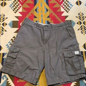 Eddie Bauer | 7 pocket design cargo hiking shorts